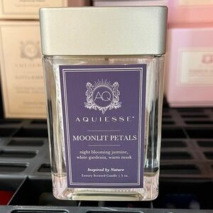 Aquiesse Moonlit Petals Scented Candle 5 oz NEW